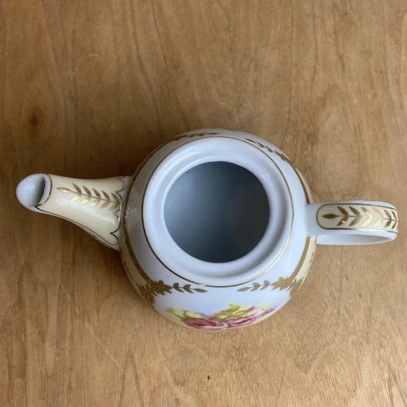 VTG Royal Scotland 4" Tea Pot Floral Rose with Lid  White Gold Trim Porcelain - Picture 5 of 5